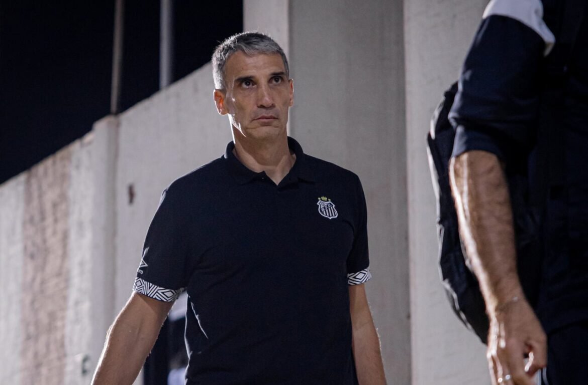 Santos encerra contrato com Juan Pablo Vojvoda