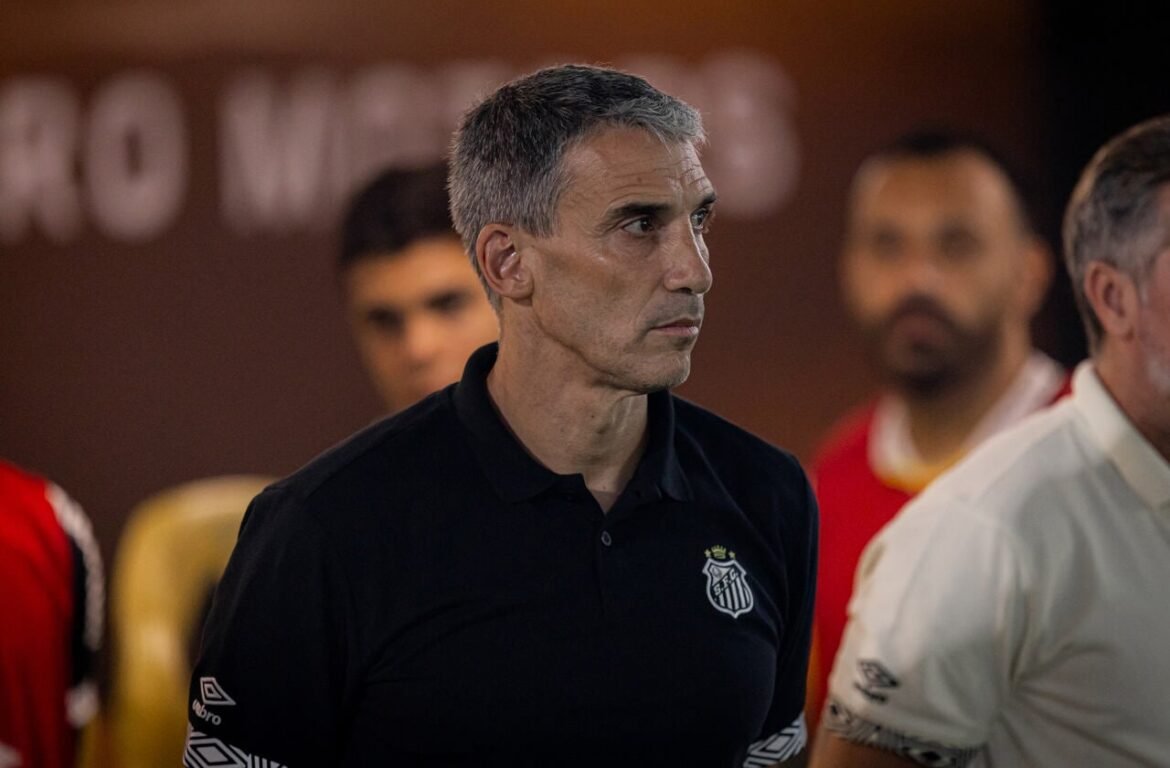 Santos opta por manter Vojvoda à frente da equipe técnica
