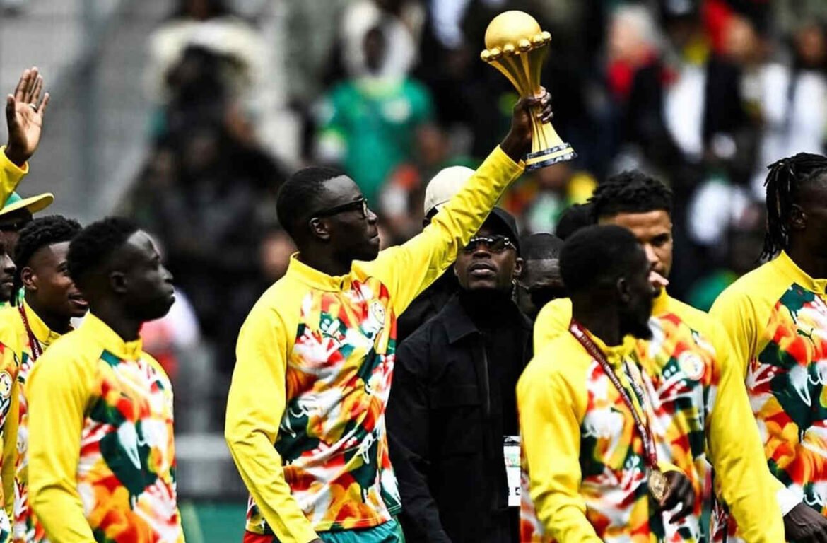 Senegal enfrenta a CAF e apresenta troféu da Copa Africana em partida amistosa na França