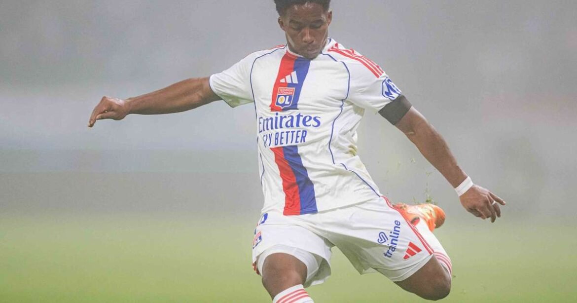 Técnico do Lyon emite alerta sobre Endrick: 'Perigo de contusão'