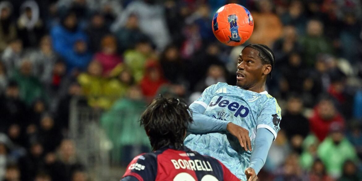 Tottenham e Nottingham Forest disputam a contratação de David; Juventus considera venda.