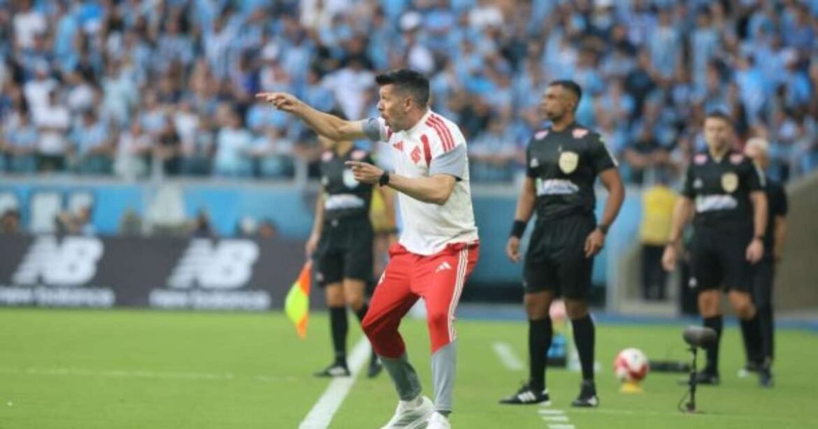 Treinador critica árbitro de vídeo após derrota no Gre-Nal