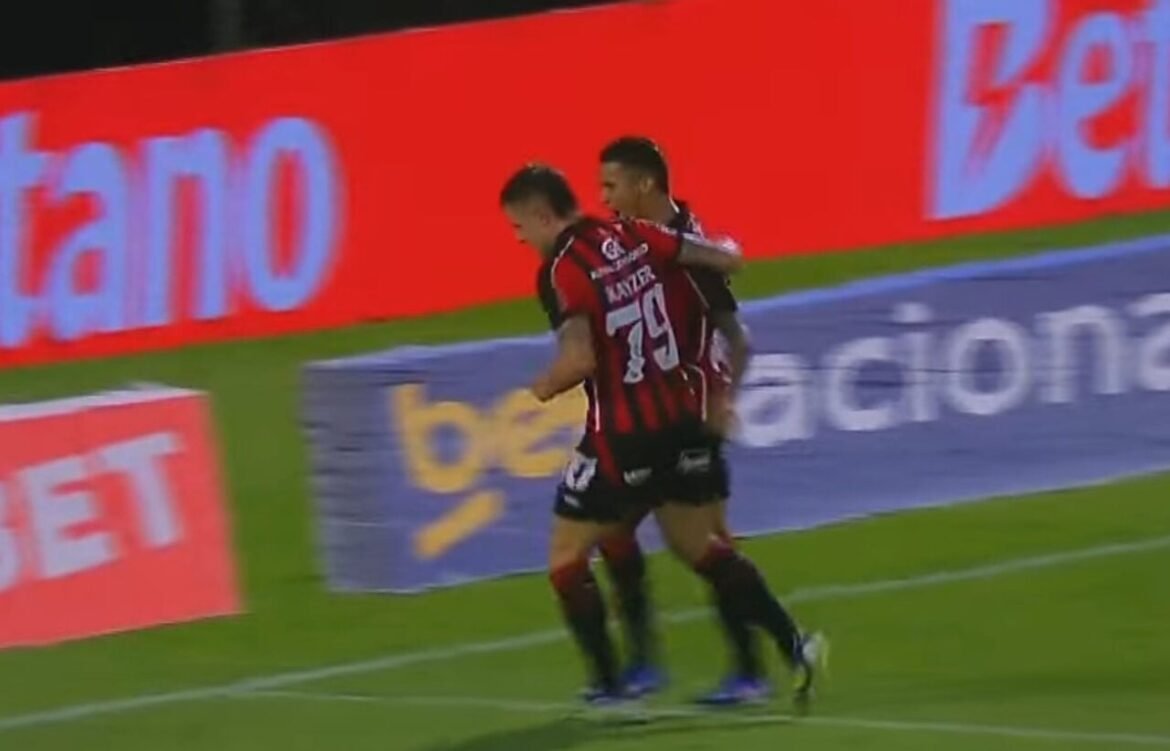 Vitória vence o CRB em Maceió e se aproxima da liderança do Grupo A do Nordestão