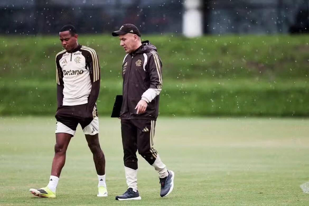 Wallace Yan conquista nova chance no Flamengo e se destaca com Leo Jardim