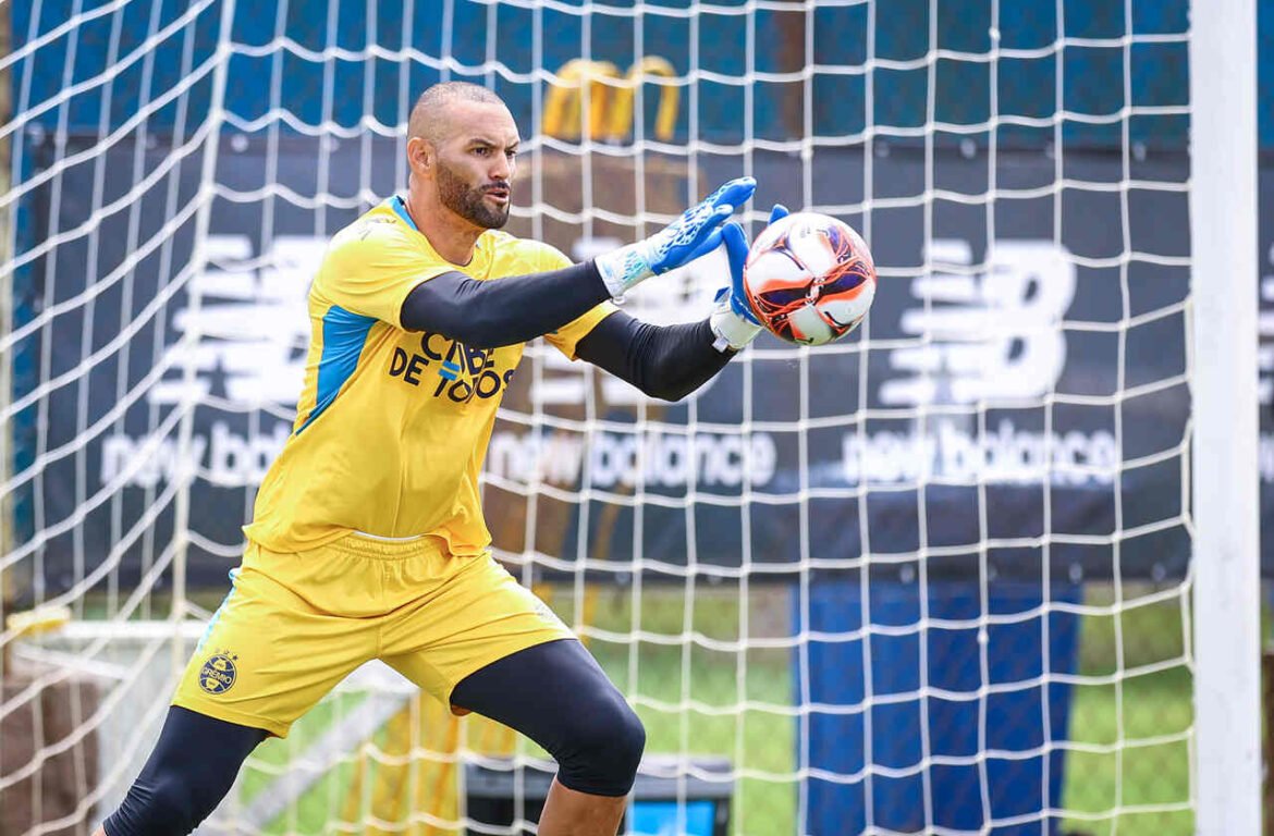 Weverton destaca desempenho do Grêmio nas finais do Gauchão: "Partidas excepcionais"