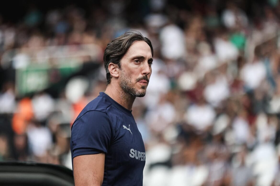 Zubeldía foca no futuro do Fluminense e avalia o cenário do futebol brasileiro
