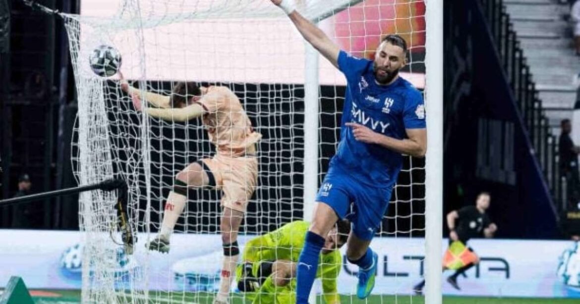 Al Hilal brilha com atuação destacada de Benzema e se aproxima do Al Nassr na liderança