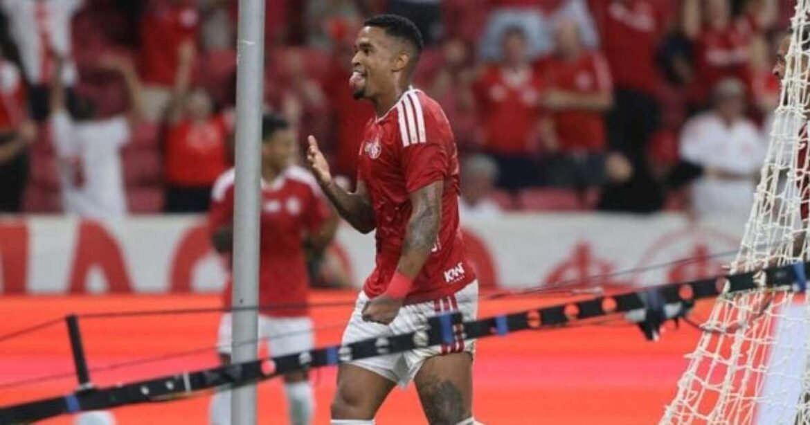 Alerrandro fala sobre competição com Borré e planeja futura atuação no ataque do Internacional