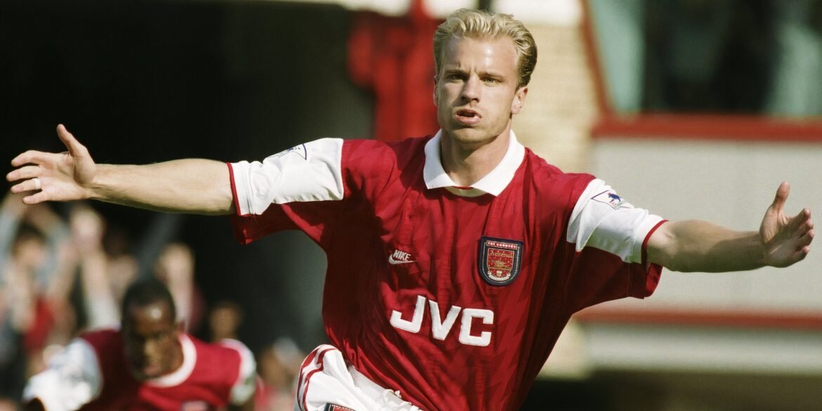 Arsenal inicia negociações para contratar atacante comparado a Bergkamp