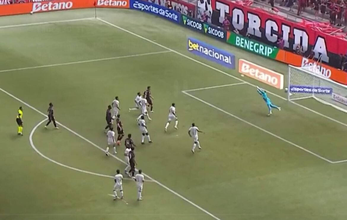 Athletico conquista vitória contra a Chapecoense e avança na classificação do Campeonato Brasileiro