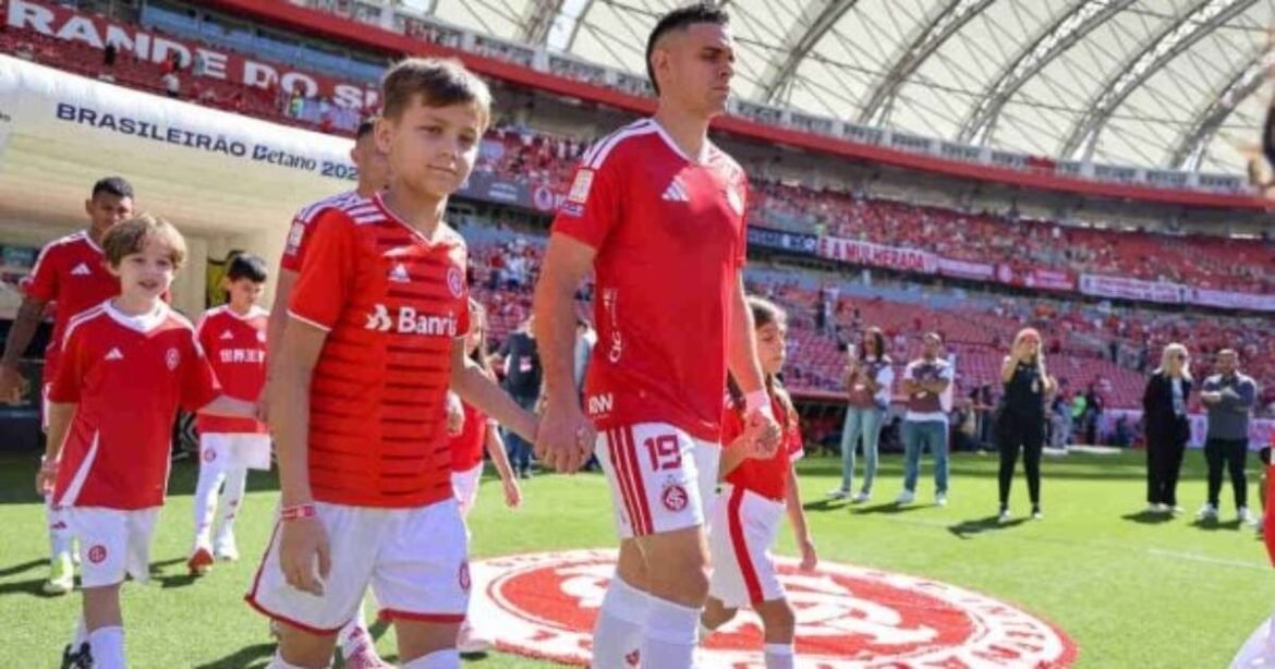 Borré analisará seu futuro no Inter enquanto River Plate demonstra interesse após a Copa