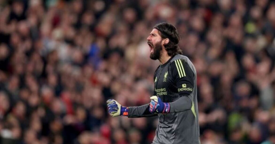 Clube italiano demonstra interesse em Alisson e recebe resposta favorável do goleiro