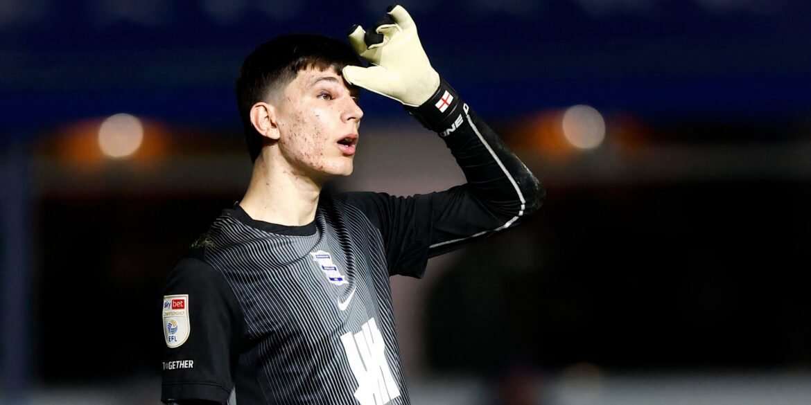 Davies precisa substituir jogador do Birmingham City que teve menos toques na bola que Beadle