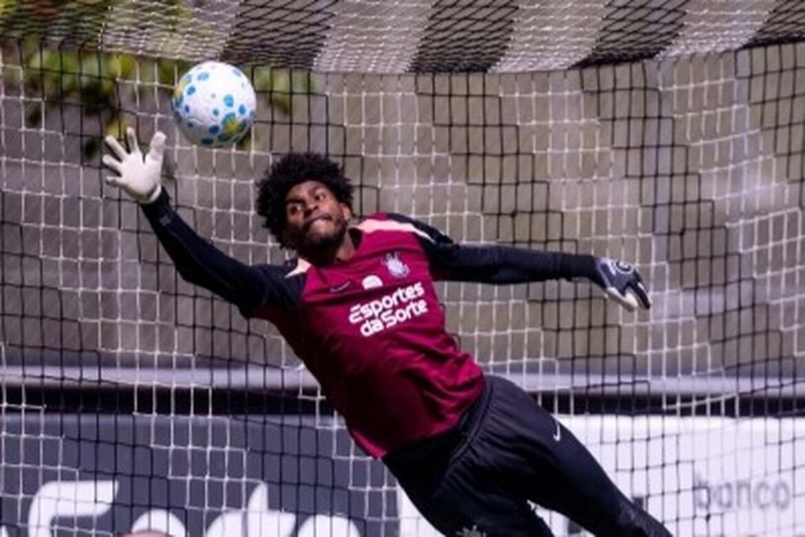 Diniz Anuncia Alterações na Defesa e Meio-Campo do Corinthians; Hugo Souza Segue para Viagem