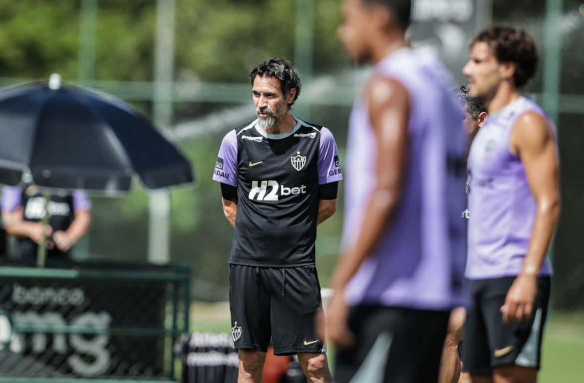 Domínguez toma decisões prudentes e foca na equipe do Atlético antes da abertura da janela de transferências