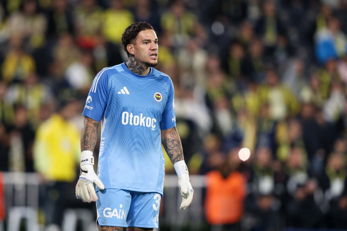 Ederson é expulso após agressão ao VAR; Talisca não converte pênalti