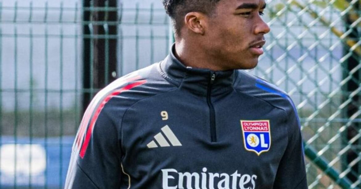 Endrick enfrenta críticas da mídia esportiva europeia após empate no Campeonato Francês