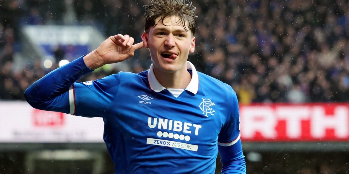Estrela do Rangers se destaca como o novo ícone de Ibrox, semelhante a Sakala.