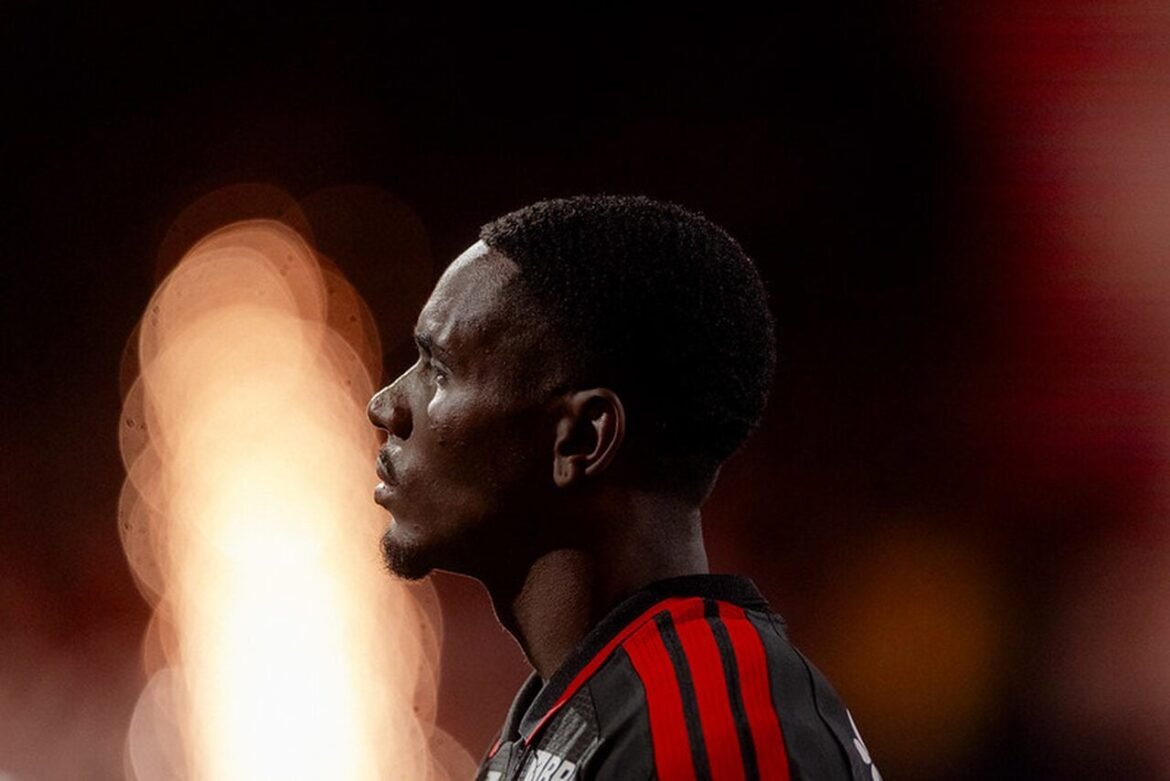 Evertton Araújo é inocentado por expulsão na partida contra o Corinthians