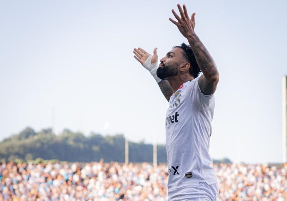Gabigol se aproxima de marca histórica com gol pelo Santos na Sul-Americana