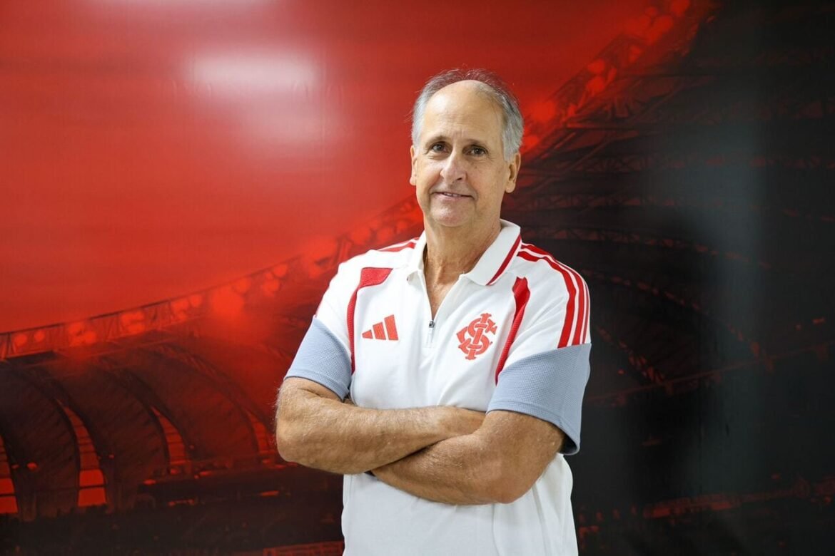 Inter apresenta Carlos Noval, ex-Flamengo, como novo diretor executivo das categorias de base