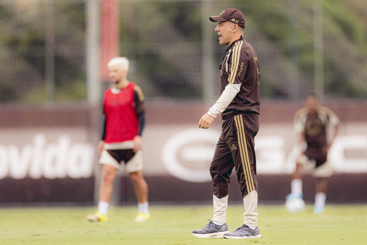 Jardim tem chance de igualar a melhor sequência de Filipe Luís no Flamengo