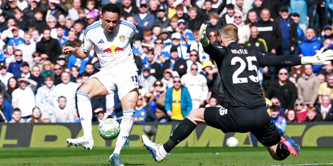 Jogador do Leeds impressiona e desafia estratégia de Farke após confronto com o Wolves
