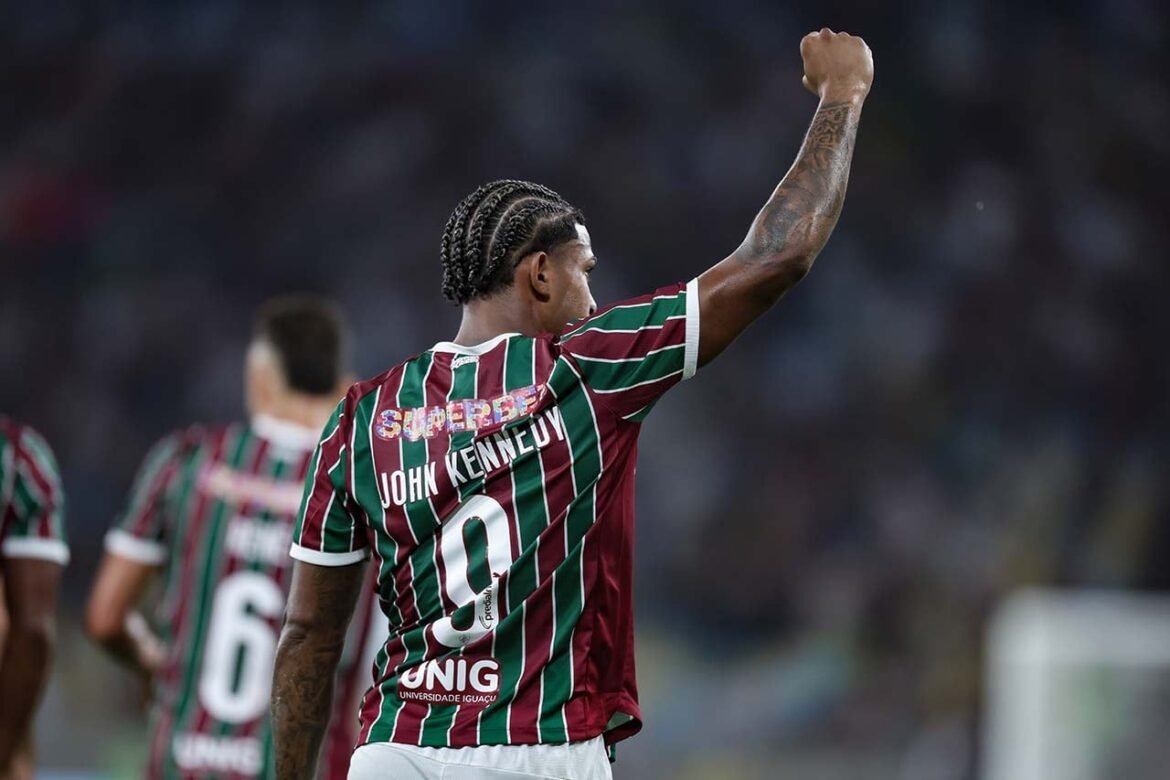 John Kennedy atinge marco de 150 partidas e destaca-se no Fluminense