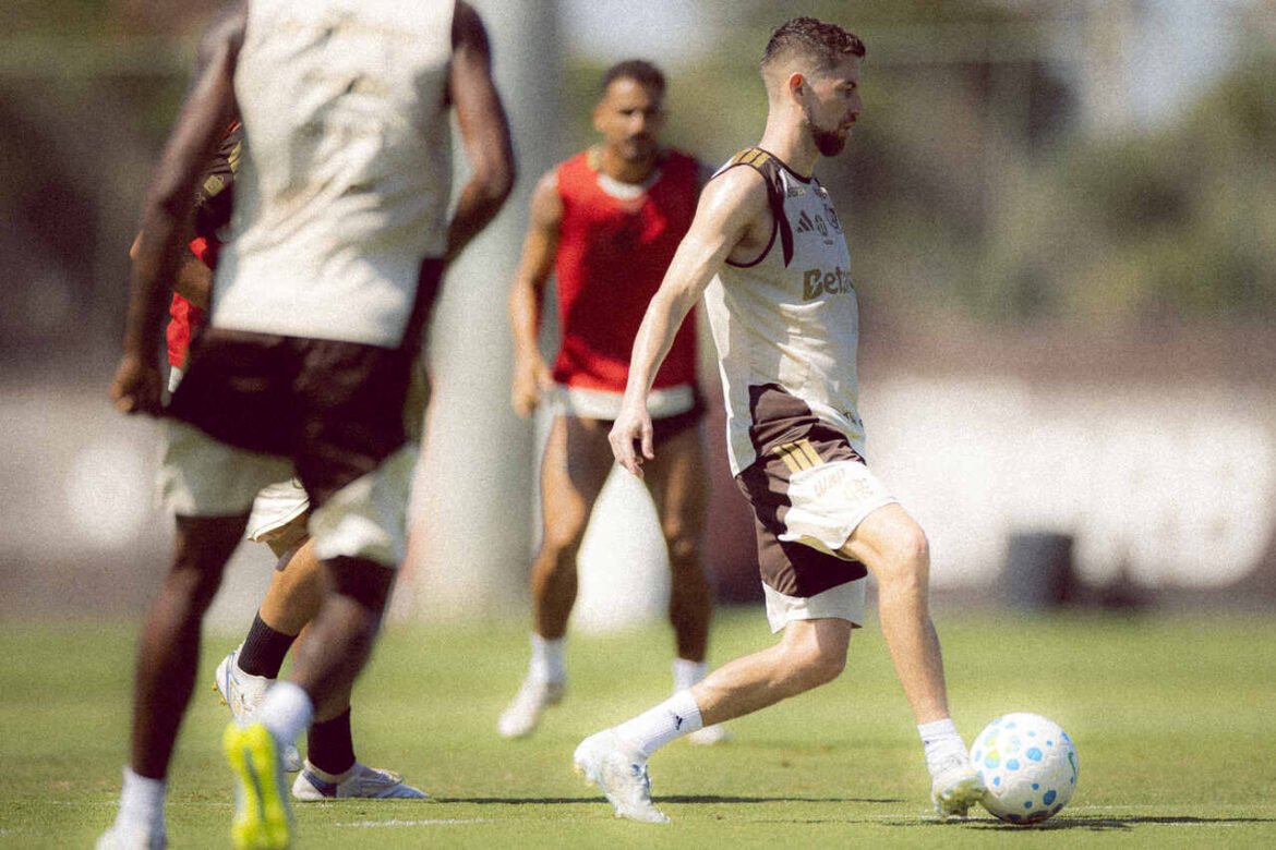 Jorginho pode retornar à equipe do Flamengo no confronto contra o Atlético