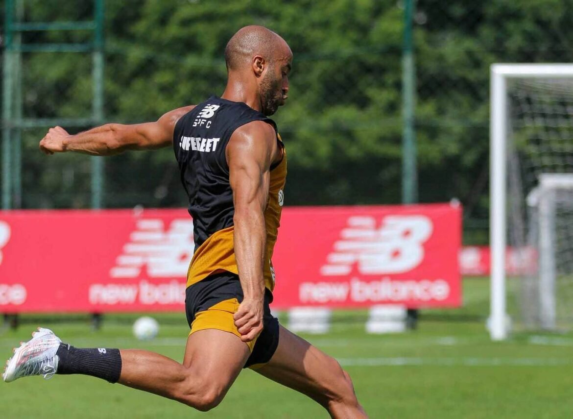 Lucas Moura treina e empolga a comissão técnica do São Paulo