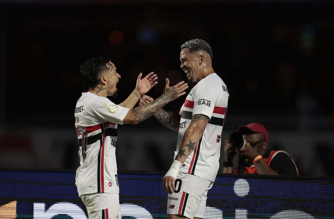 Luciano ultrapassa Ceni e se torna o terceiro maior goleador do São Paulo na história do Brasileirão
