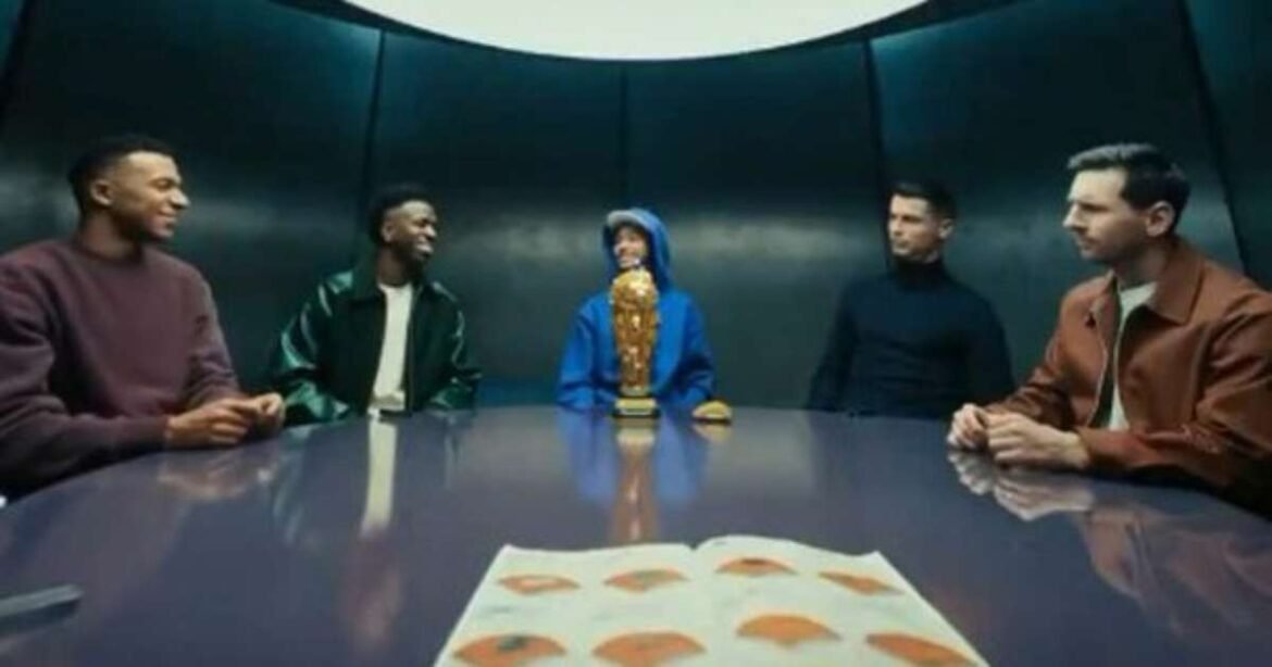 Messi, Cristiano Ronaldo, Mbappé e Vini Jr estrelam comercial disputando troféu da Copa; confira!