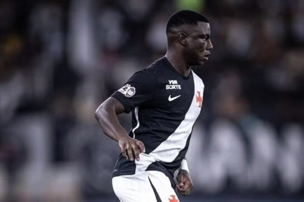 Renato Gaúcho avalia alternativas para o ataque do Vasco, mas ainda não define titular.