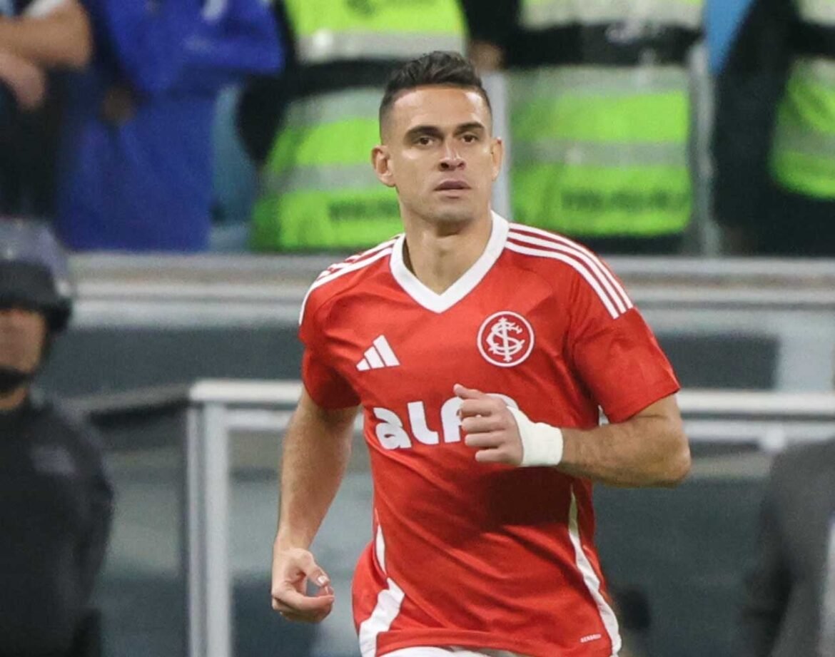 River Plate avalia Borré, e jogador pode sair do Internacional na próxima janela de transferências