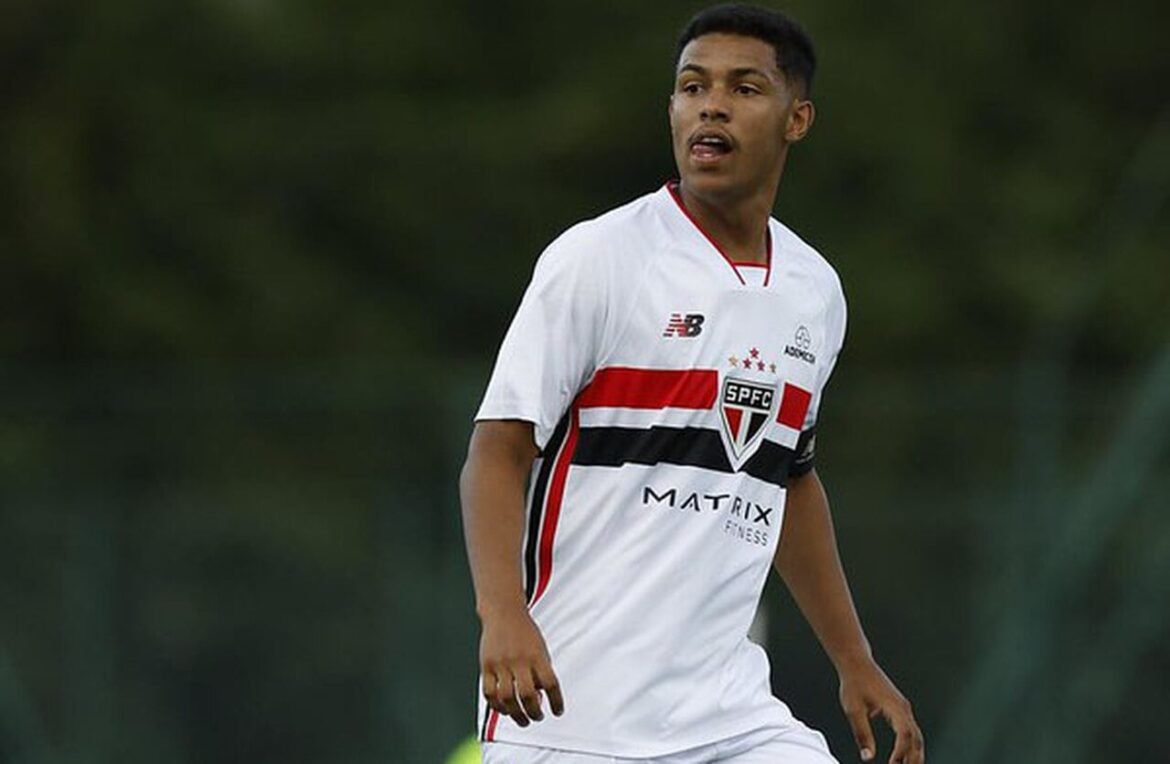 Ryan Francisco se destaca e conquista tempo em campo pelo time sub-20 do São Paulo
