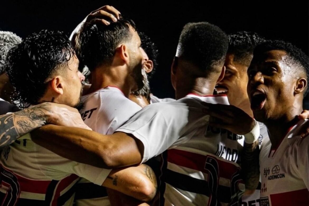 São Paulo vence o Cruzeiro e mantém a equipe mineira na zona de rebaixamento