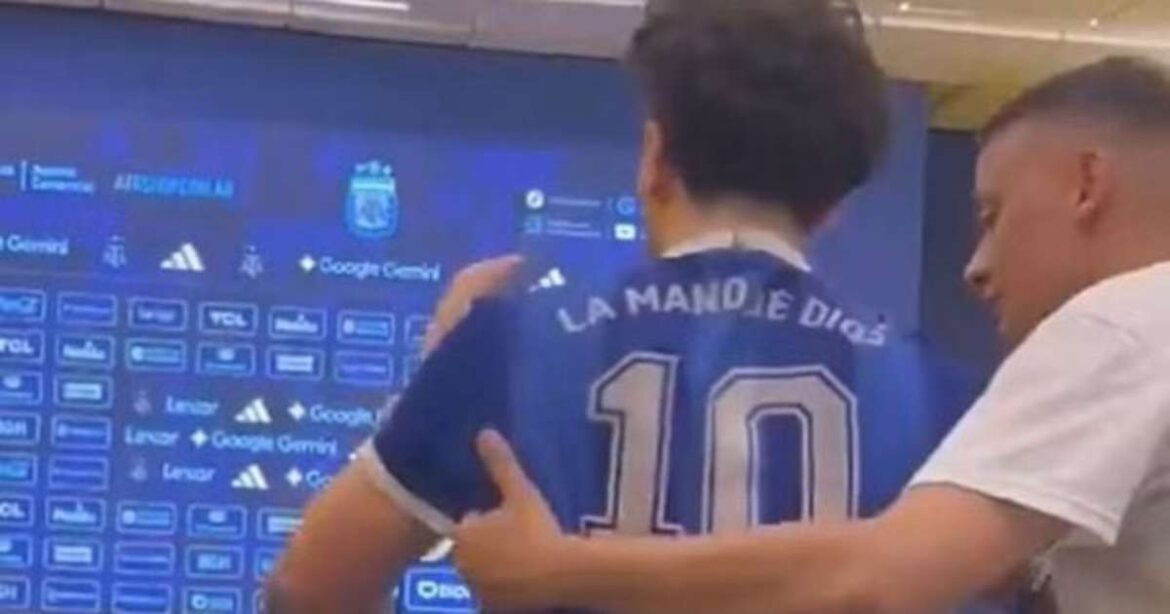 Torcedor Surpreende na Coletiva de Scaloni Após Vitória da Argentina: 'Com Todo Respeito'