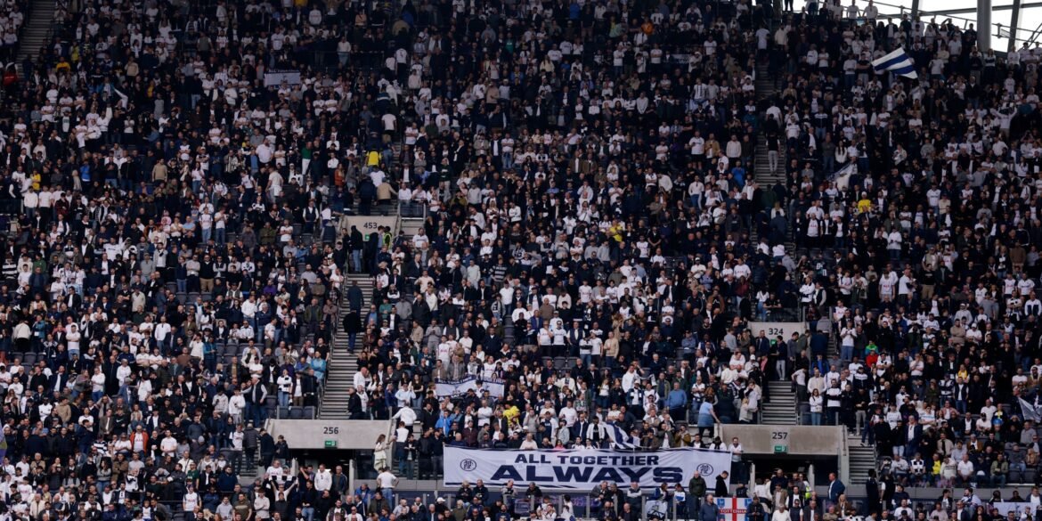 Tottenham e Aston Villa na disputa por talentoso jogador do Southampton que está disposto a trocar de clube
