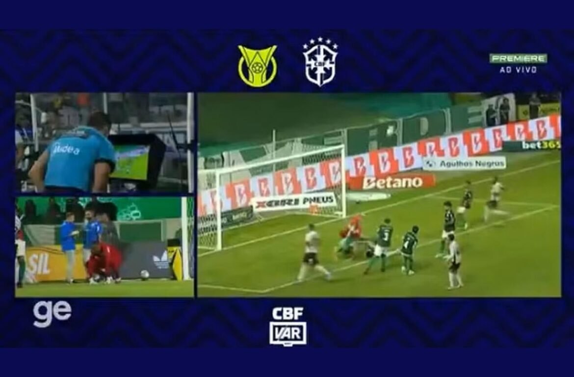 VAR cancela pênalti a favor do Palmeiras e áudio da CBF expõe infração no ataque