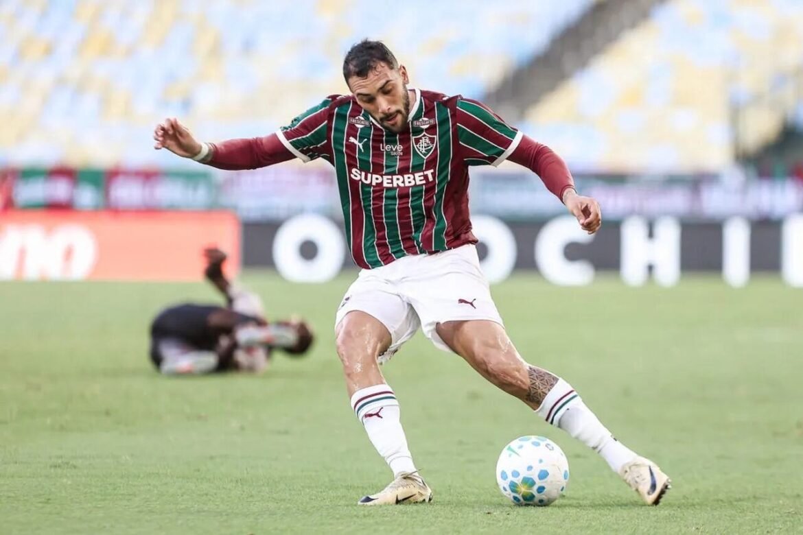 Zagueiro do Fluminense fala sobre as críticas dos torcedores e compartilha apoio recebido