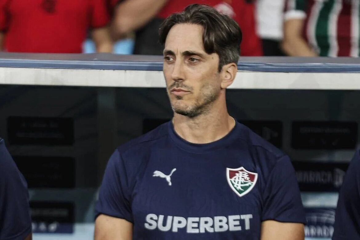 Zubeldía critica estado do campo após empate do Fluminense: "Inviável para jogar"
