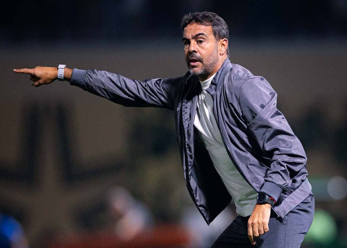 Artur Jorge experimenta nova estratégia no Cruzeiro em confronto com o Boca Juniors pela Libertadores