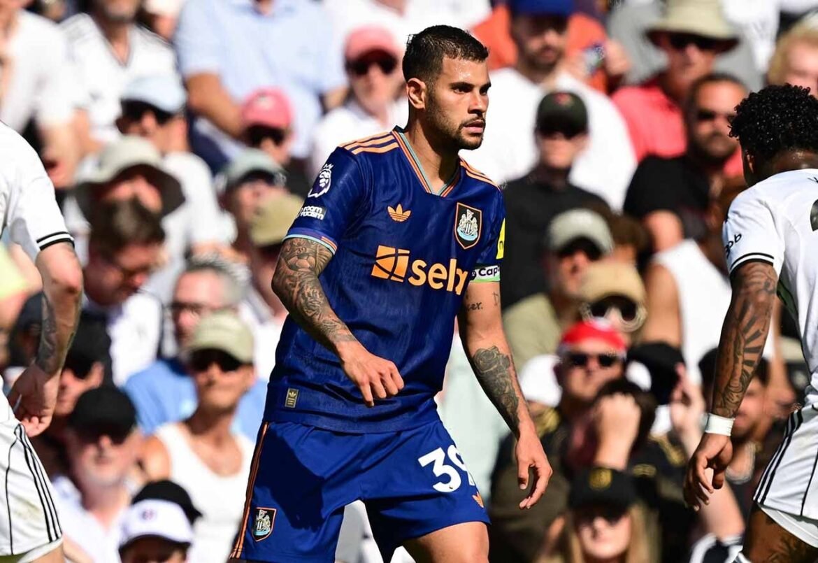 Bruno Guimarães é substituído durante partida do Newcastle após assistência médica