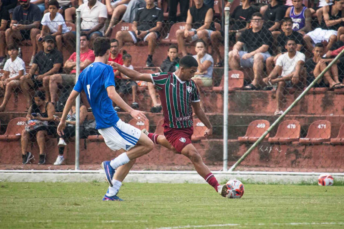 Cruzeiro derrota Fluminense e se aproxima da liderança no Campeonato Brasileiro Sub-20