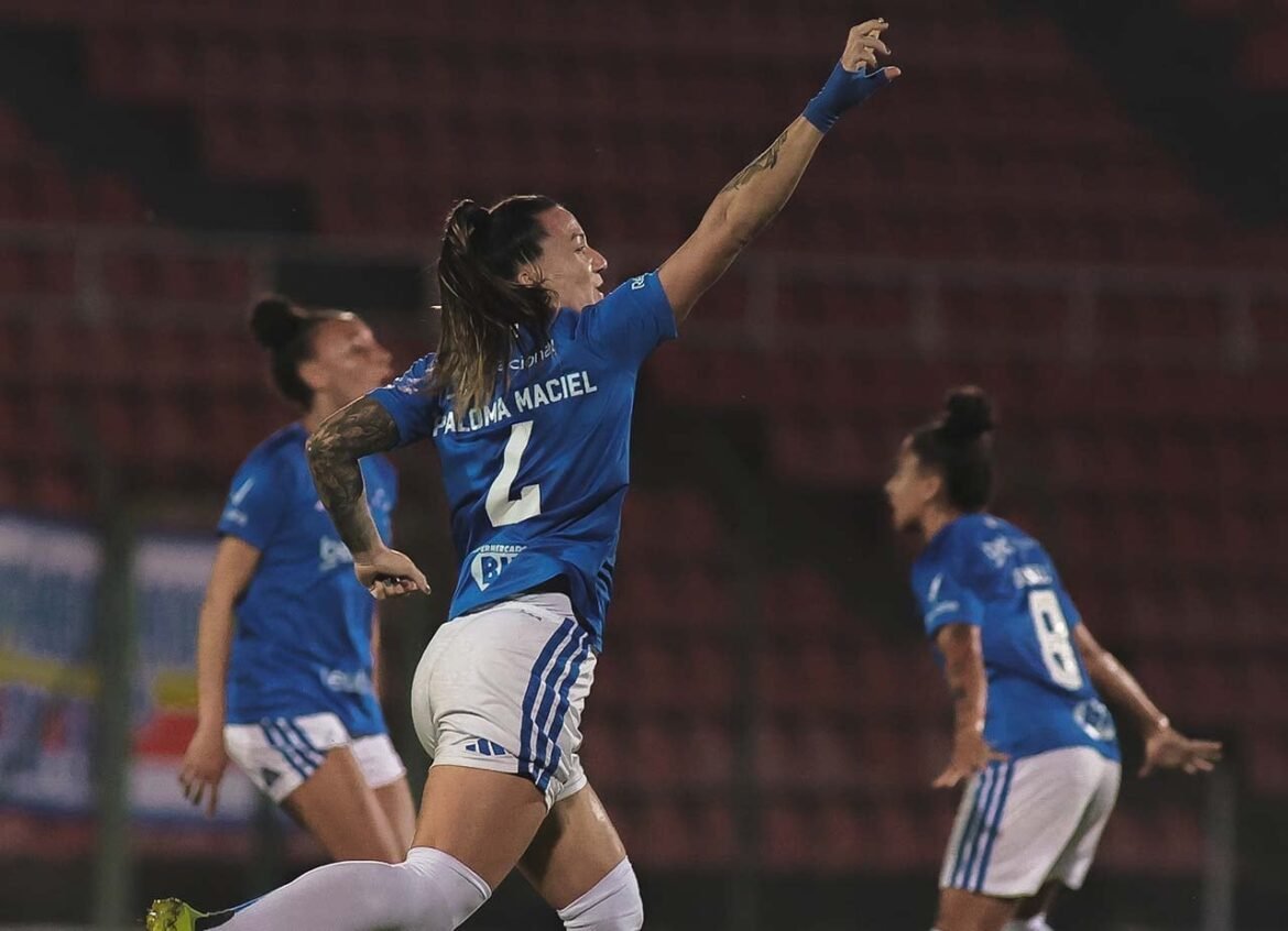 Cruzeiro supera o Corinthians, líder da tabela, em partida emocionante do Brasileirão Feminino