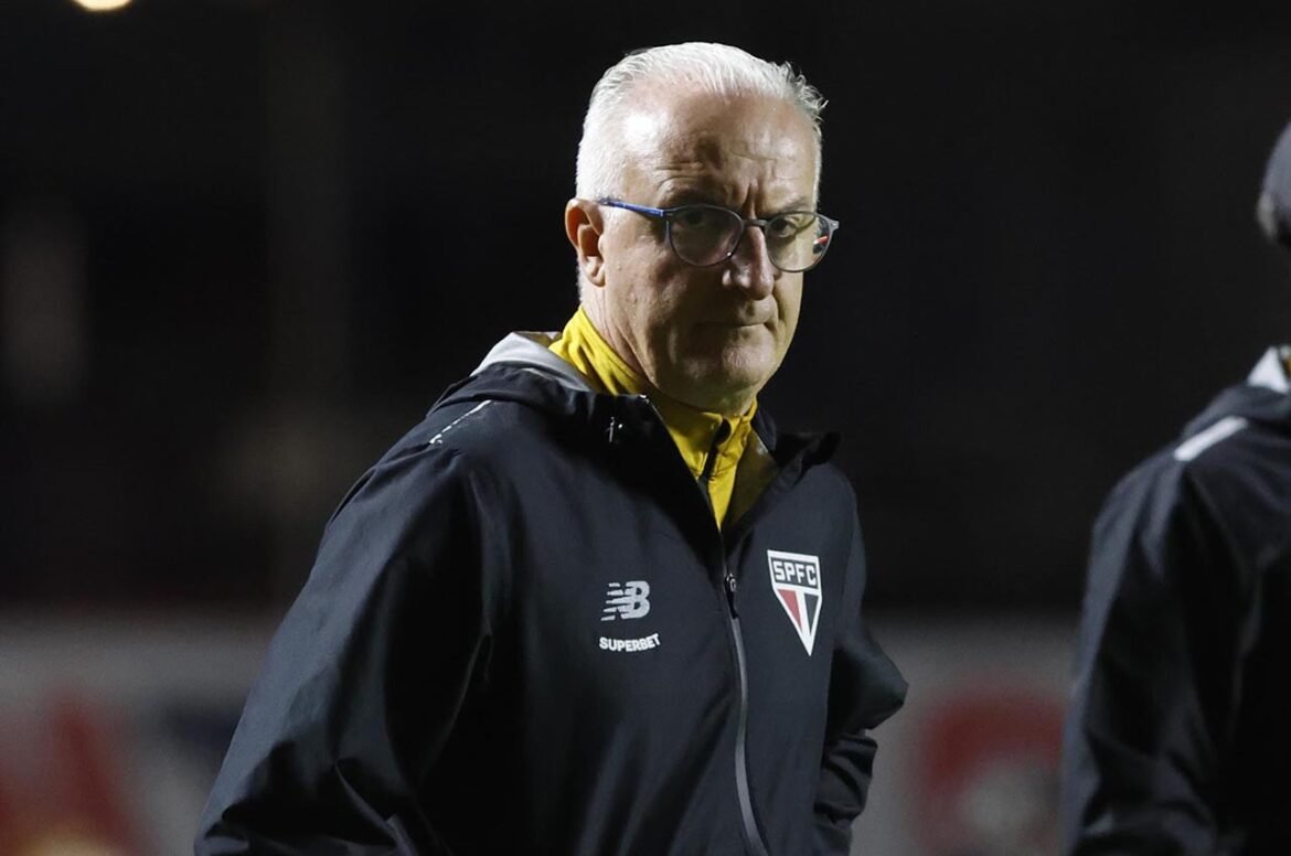 Dorival ressalta a conquista da vaga, mas exige consistência no desempenho do São Paulo
