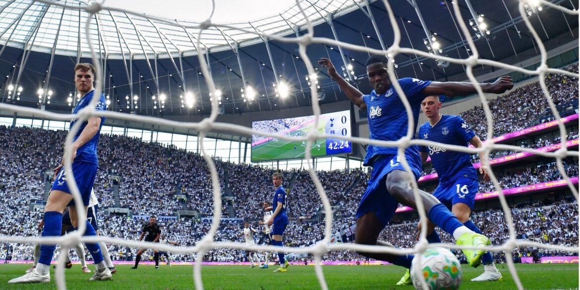 Everton precisa contratar um jogador para melhorar seu desempenho após a má aquisição anterior.