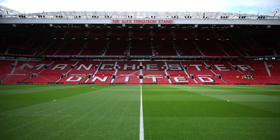 Fabrizio Romano divulga que estrela com 173 gols na carreira pode retornar surpreendentemente ao Manchester United