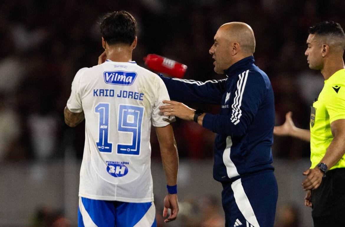Flamengo e Cruzeiro se Enfrentam na Libertadores com Reencontros Marcantes