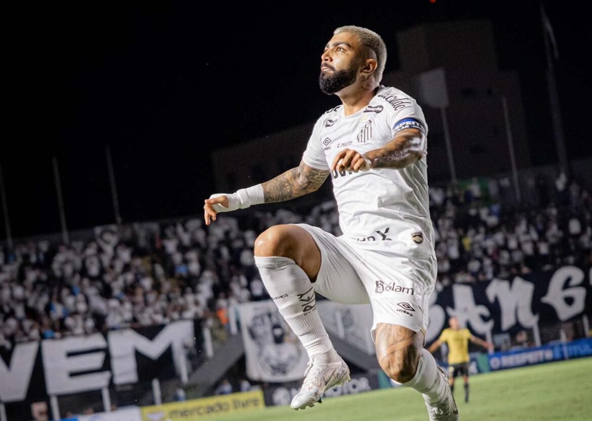 Gabigol celebra a classificação do Santos, elogia desempenho de Brazão e planeja próximos desafios.